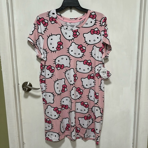 Hello Kitty Other - ON SALE! NWT! HELLO KITTY WOMEN'S SIZE LARGE PINK CREWNECK NIGHTGOWN